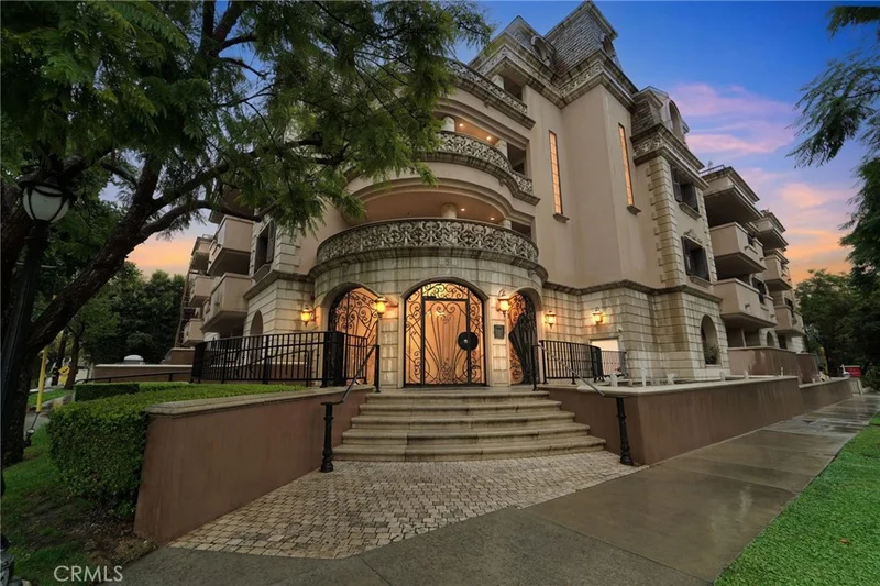 850 N Croft 301, Los Angeles, CA 90069