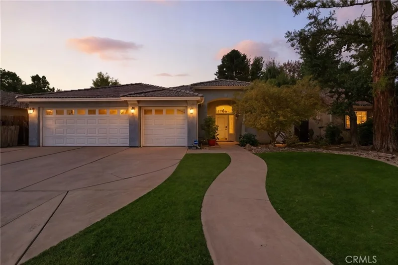 8531 N Woodrow Avenue, Fresno, CA 93720