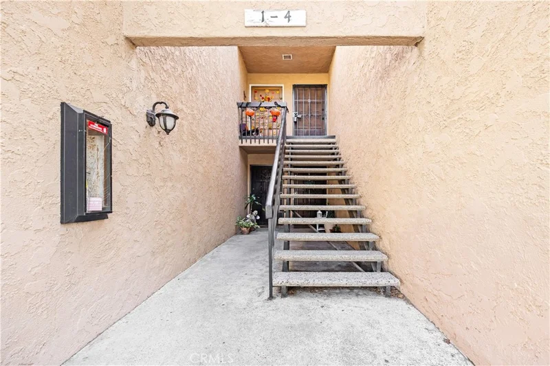 1001 W Macarthur 2, Santa Ana, CA 92707