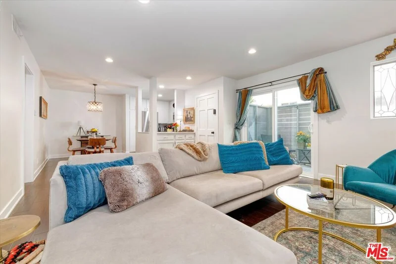 12416 Moorpark Street A, Studio City, CA 91604