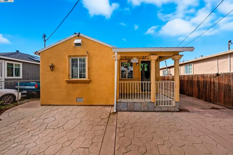 10507 Russet St, Oakland, CA 94603