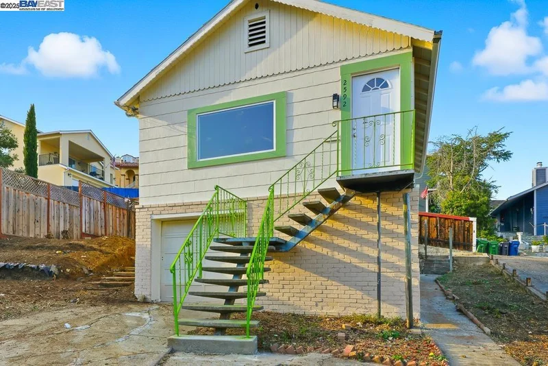 2592 Miramar Ave, Castro Valley, CA 94546