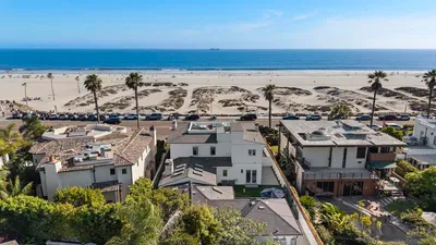 1059 Ocean Blvd photo 2