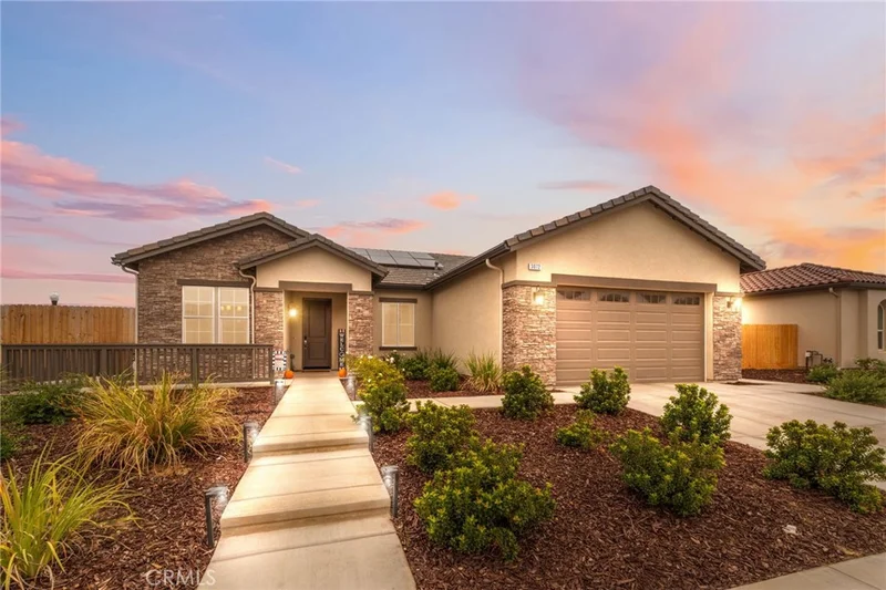 3072 19th, Kingsburg, CA 93631