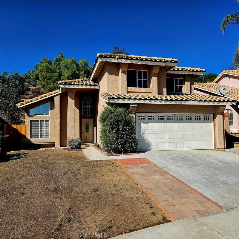 716 La Loma Lane