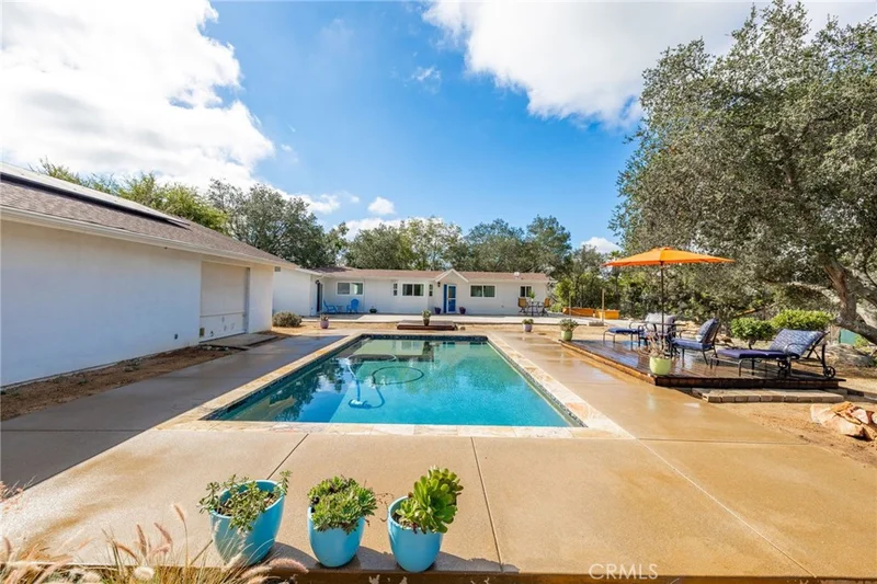 6472 Rainbow Heights