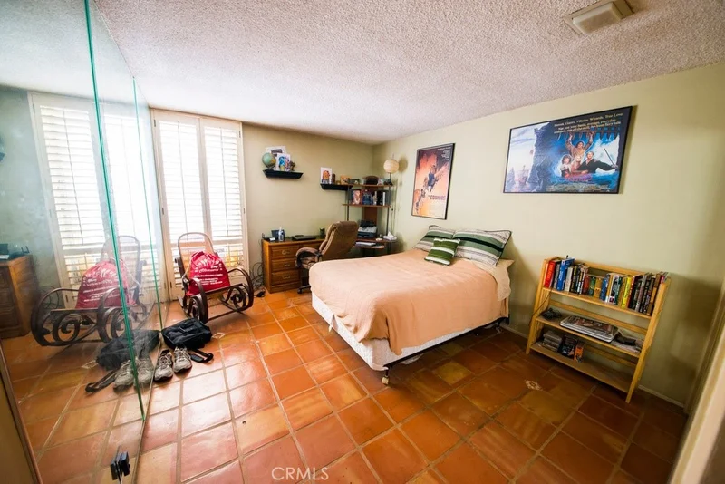 425 S Kenmore 206 photo 2