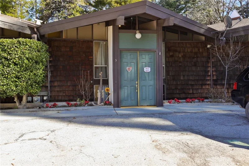 872 Sierra Vista 5, Twin Peaks, CA 92391