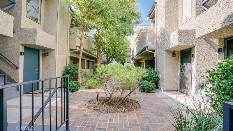 8565 Independence Avenue 7, Canoga Park, CA 91304