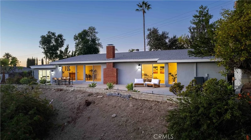 23112 Cass Avenue, Woodland Hills, CA 91364