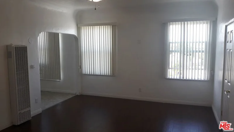 5017 Crenshaw Boulevard 1/2 photo 2