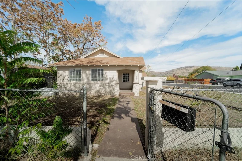 229 E H, Tehachapi, CA 93561