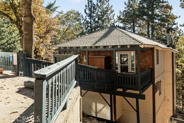 1215 Scenic Way, Rimforest, CA 92378