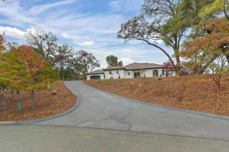 12859 Austin Forest Cir, Auburn, CA 95602