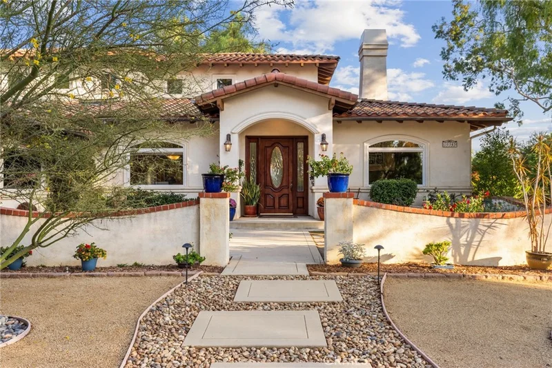 10345 Mcbroom Street, Sunland, CA 91040