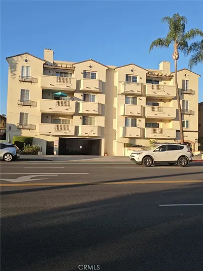 14343 Burbank Blvd. 305