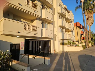 14343 Burbank Blvd. 305 photo 2