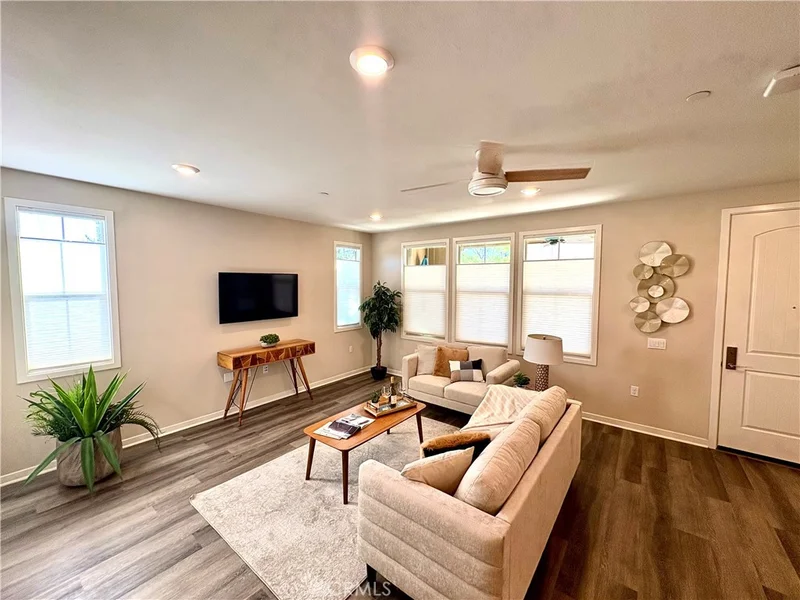 253 Carlow, Irvine, CA 92618