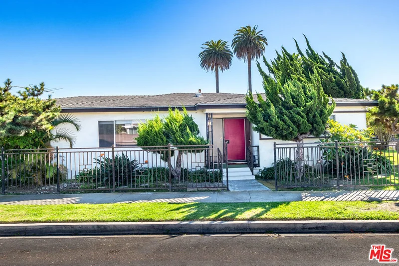 4506 Grand View Boulevard, Los Angeles, CA 90066
