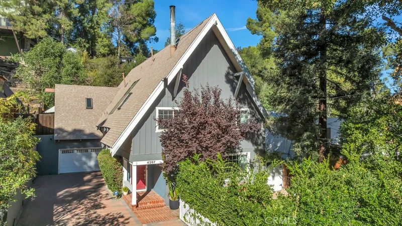 4267 Canoga Avenue, Woodland Hills, CA 91364