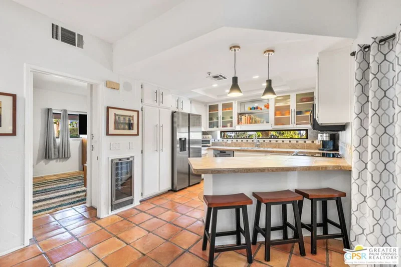 255 Avenida Caballeros, Palm Springs, CA 92262