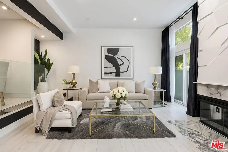 18730 Hatteras Street 23, Tarzana, CA 91356