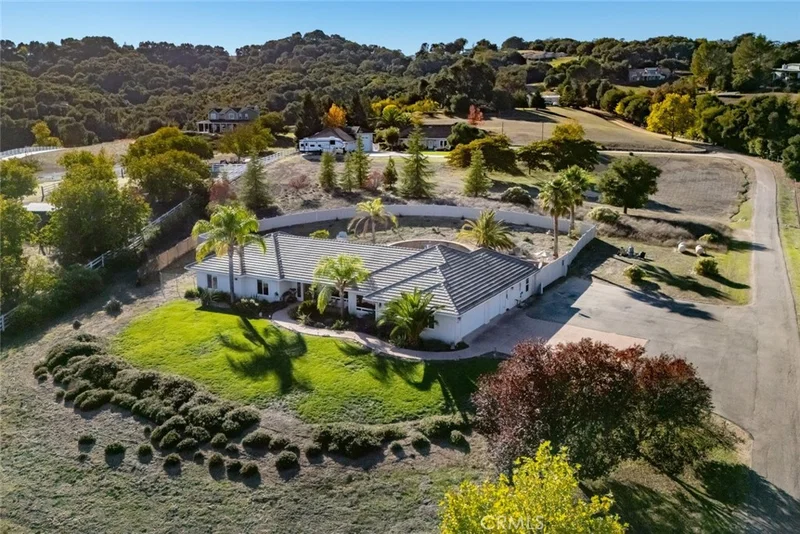 2700 Ardilla Road, Atascadero, CA 93422