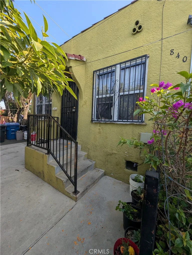 836 N Alma