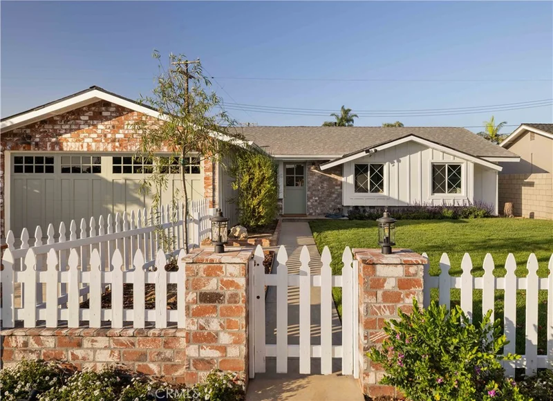 872 Senate, Costa Mesa, CA 92627