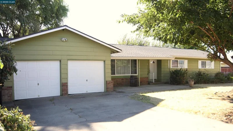 10 School St, Isleton, CA 95641