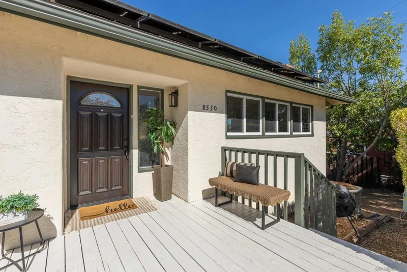 8530 Rockledge Rd, La Mesa, CA 91941