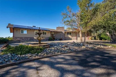 14805 Hilltop Drive photo 2