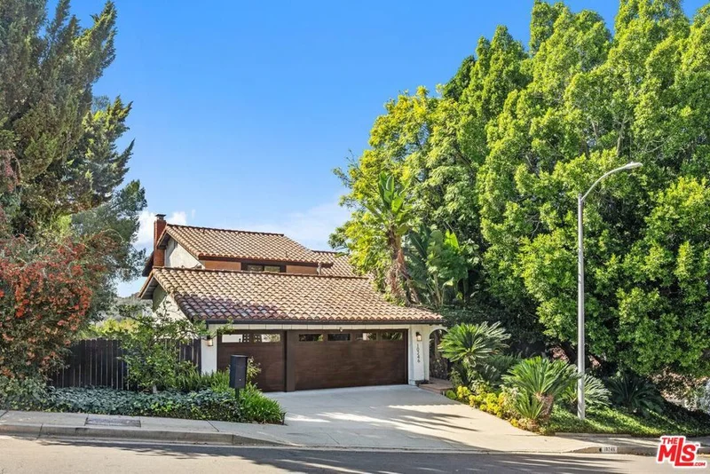10246 Briarwood Drive, Los Angeles, CA 90077