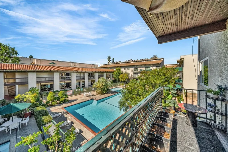5460 White Oak K207, Encino, CA 91316