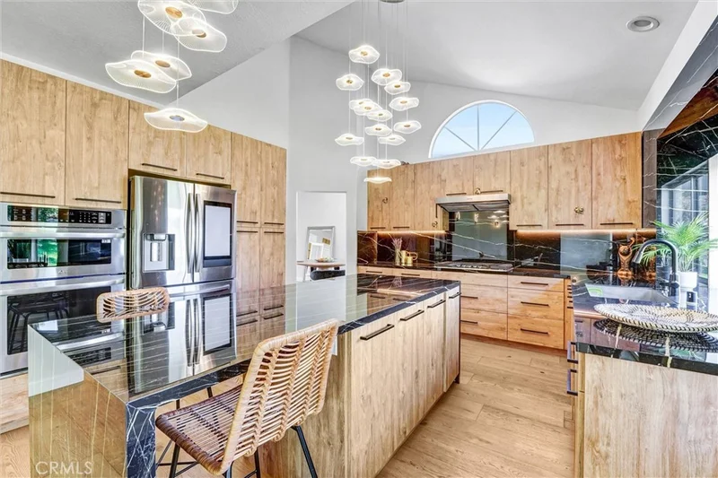 22411 Holly Court, Saugus, CA 91390