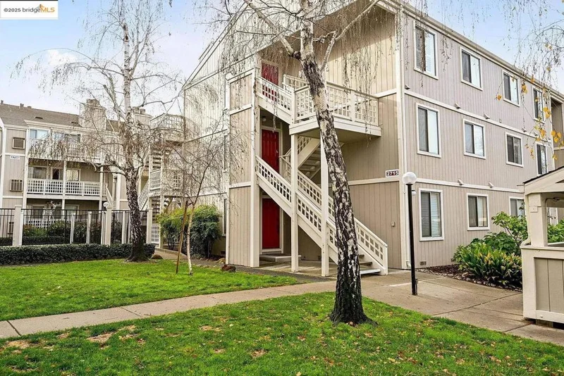 2715 Oak Rd B, Walnut Creek, CA 94597