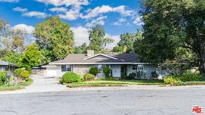 425 Fern Dell Place photo 2