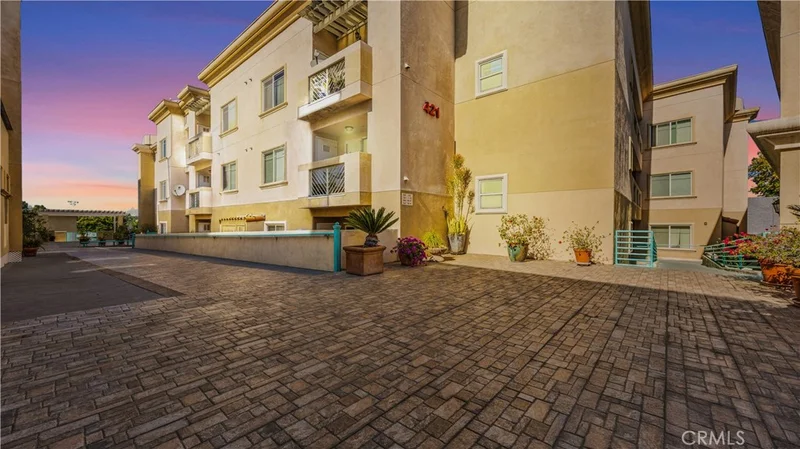 421 S Garfield 10, Monterey Park, CA 91754