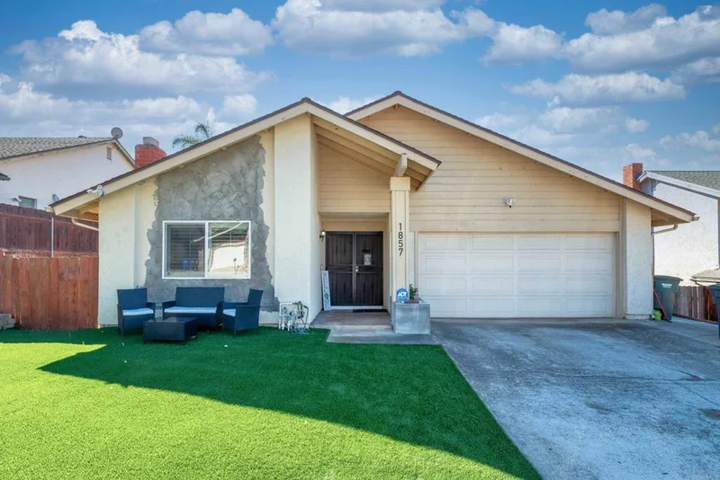 1857 Lavala Lane, El Cajon, CA 92021