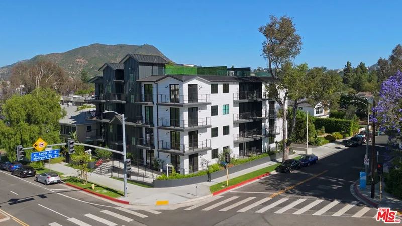 10352 Riverside Drive 302, Toluca Lake, CA 91602