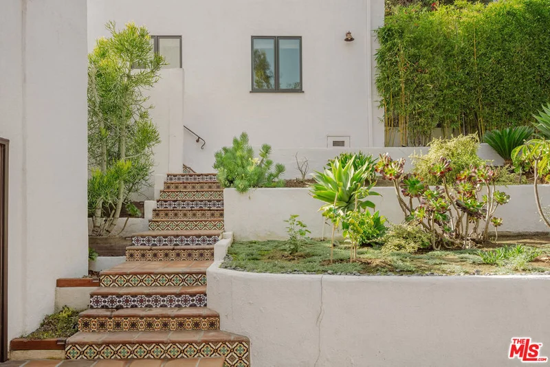 6216 Primrose Avenue, Los Angeles, CA 90068