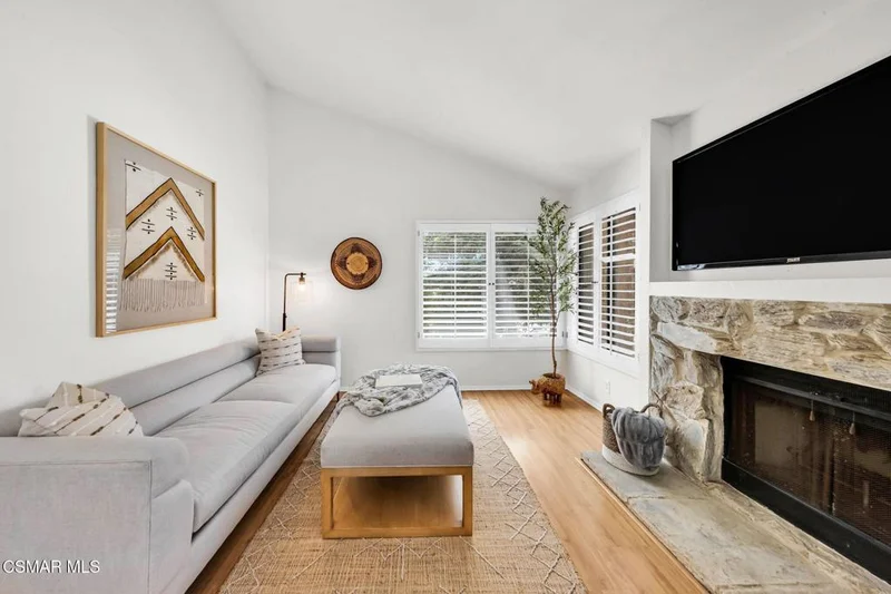 769 Birchpark Circle 203, Thousand Oaks, CA 91360