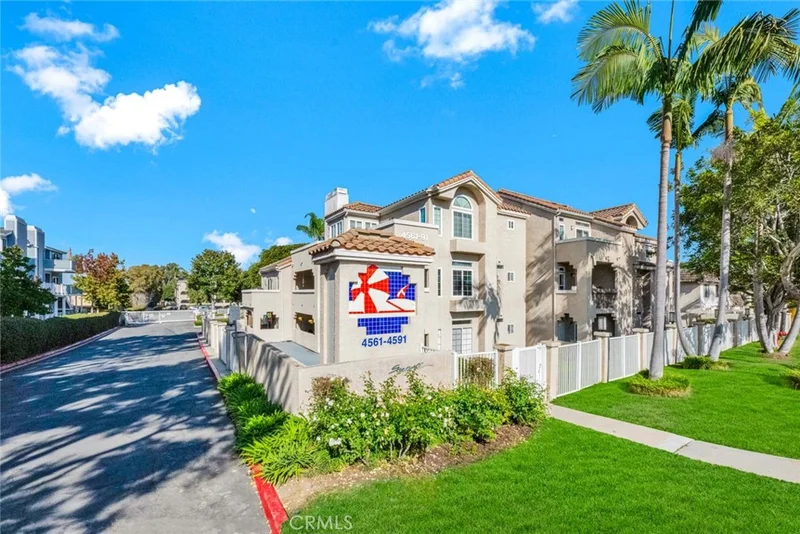 4561 Warner 201, Huntington Beach, CA 92649