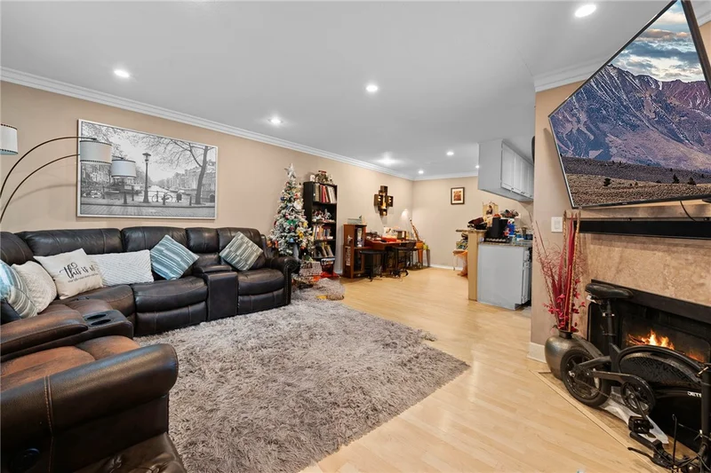 7035 Woodley 205 photo 2