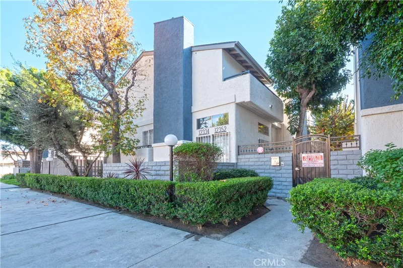12334 Chandler, Valley Village, CA 91607