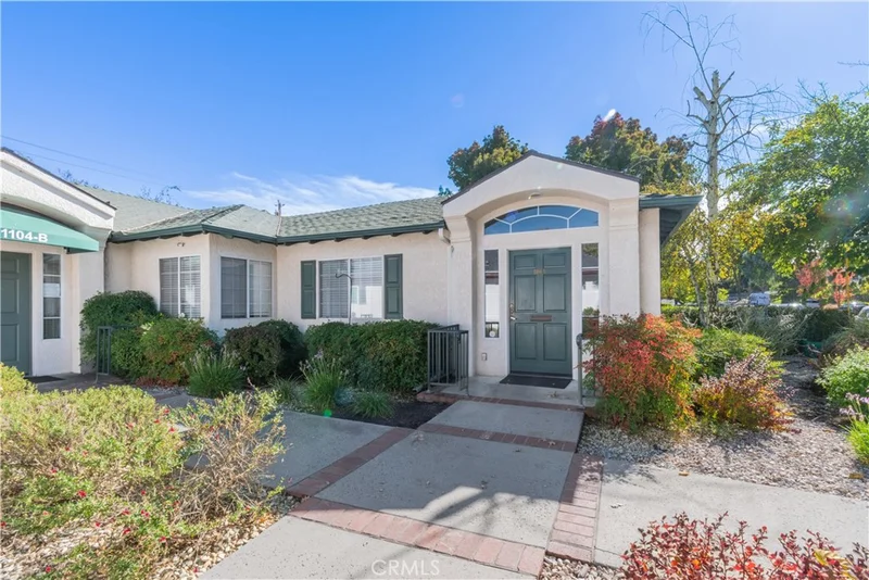 1104 Vine