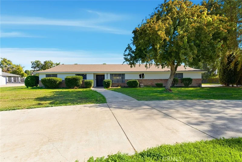 850 Palmer Circle, Lemoore, CA 93245