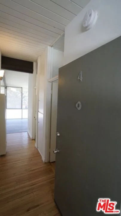 11133 ROSE Avenue 4 photo 2