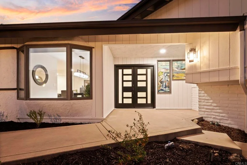 10167 Grandview Drive, La Mesa, CA 91941