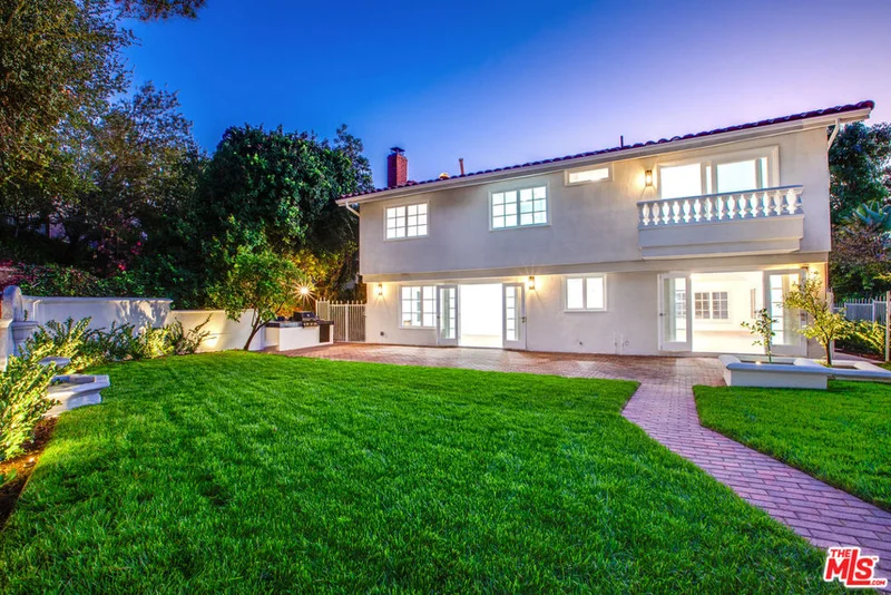 10221 Briarwood Drive, Los Angeles, CA 90077